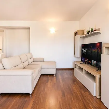 Modern Penthouse In The Center Of Appartamento